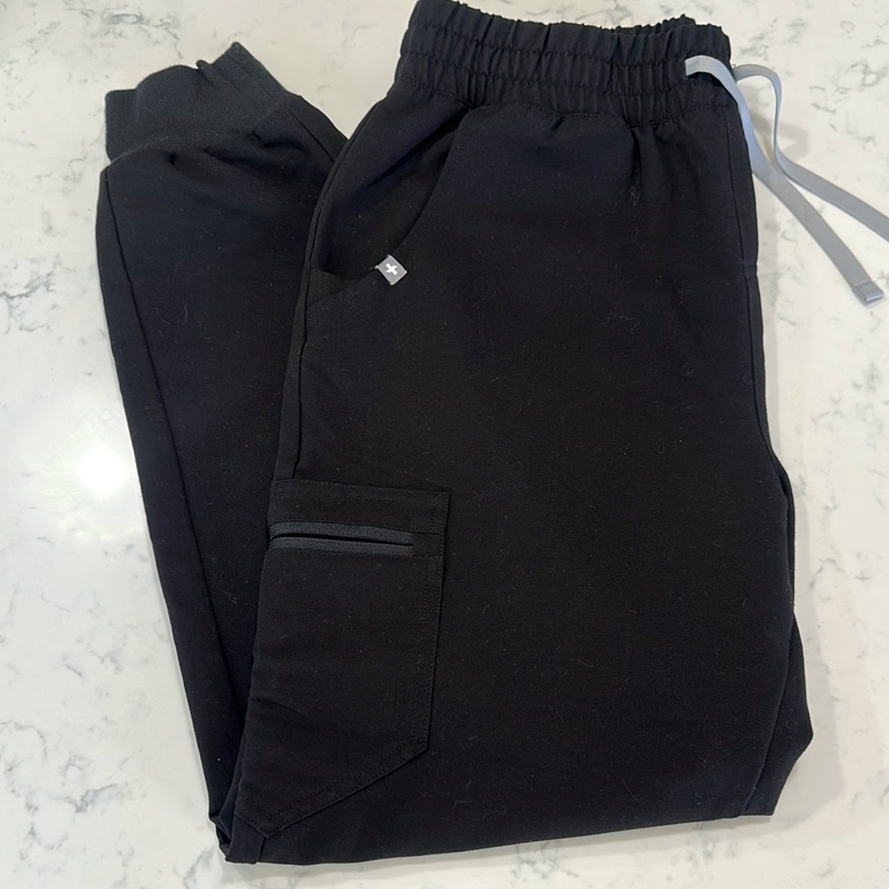 Figs
Like  new black jogger scrubs- Figs